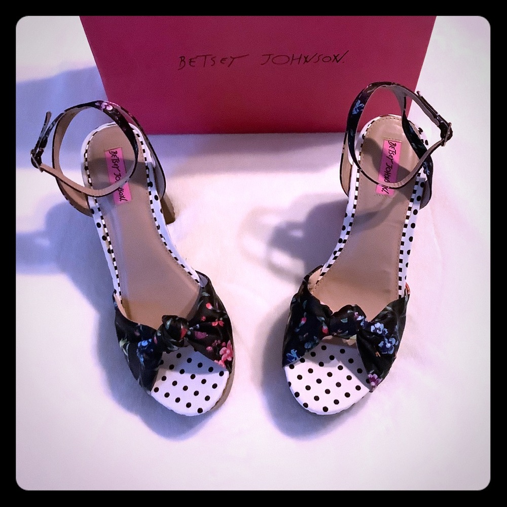 Betsey Johnson Floral Platform Sandals